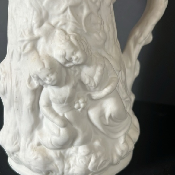 Traker Babes In The Woods Pitcher Jug 6" Tall Embossed Porcelain Bisque Finish - Picture 6 of 6